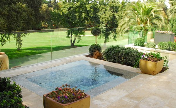 Barrière de piscine transparente en verre et aluminium Alutech